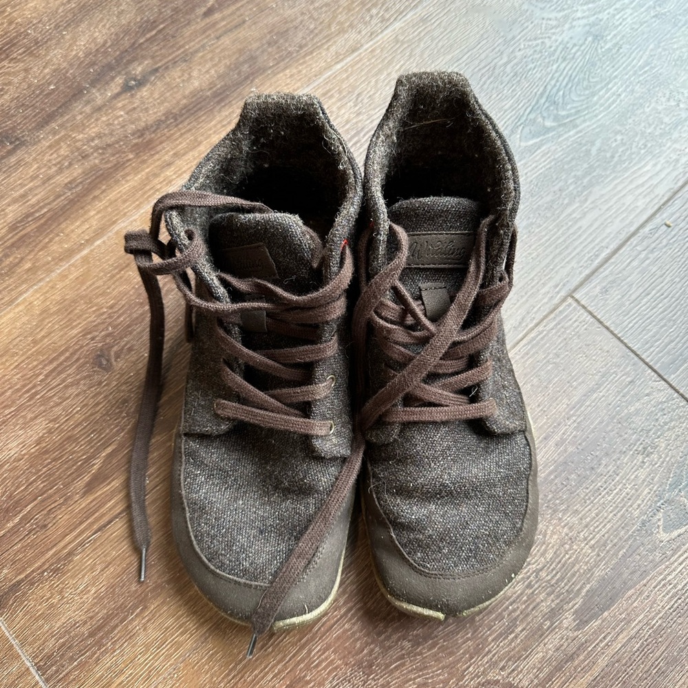 Wildling barefoot High-Top Sneakers size 7